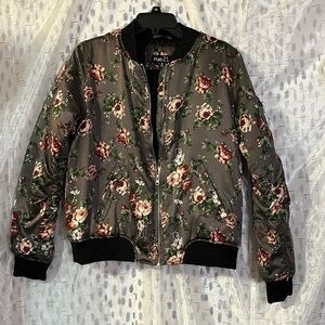 Rue 21 Floral Bomber type  Jacket  Zip front M
B1